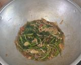 Foto langkah ke 3 dari resep Tumis Jamur Enoki dan Kangkung.