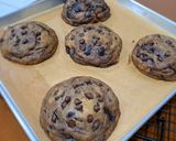 Foto langkah ke 6 dari resep Soft & Chewy Choco Chip Cookies.