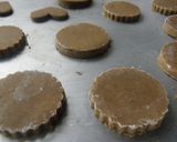 Foto del paso 4 de la receta: Mantecados o polvorones navideños con harina tostada