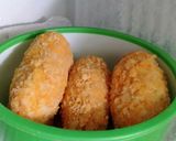 Foto langkah ke 6 dari resep Roti gulung isi sosis kriuk.