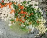 Foto langkah ke 3 dari resep Nasi Ayam Kukus Daun Pisang.