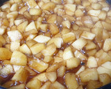 Foto del paso 1 de la receta: Postre de yogurt con manzana caramelizada al vino