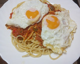 Foto del paso 7 de la receta: Pasta con boloñesa de salchicha con huevos fritos
