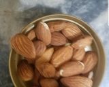A picture of step 2 of Nutty milk &dates smoothie.