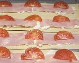 A picture of step 2 of Ham, tomato and goat's cheese roses.