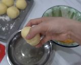 Foto langkah ke 5 dari resep Roti Donat goreng isi ayam suwir super duper lembut 👍.