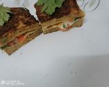 A picture of step 4 of Bread omelet with cheese.