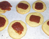 Foto del paso 9 de la receta: Polvorones de mantequilla con dulce de guayaba