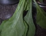 A picture of step 1 of Palak Patta Chaat.