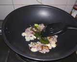 Foto langkah ke 2 dari resep Cumi asin tumis cabe dan tomat ijo.