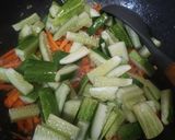Foto langkah ke 5 dari resep Tumis Timun Wortel Ebi.