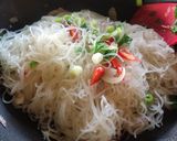 Foto langkah ke 3 dari resep Tumis Bihun Jagung.