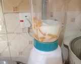A picture of step 2 of Papaya Lassi.
