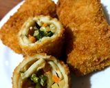Foto langkah ke 10 dari resep Risoles isi Ayam Kentang Wortel Cabe Rawit.