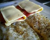 Foto del paso 3 de la receta: Merluza rellena con jamón serrano y mozzarella, arroz de fideo.