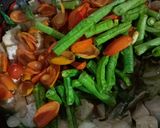 Foto langkah ke 2 dari resep Oseng Tempe Gembus dan Kacang Panjang.
