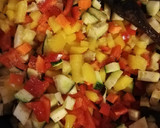 Foto del passaggio 2 della ricetta Insalata di riso vegetariana 🌿🍚