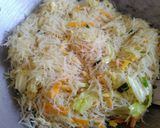 Foto langkah ke 4 dari resep Bihun goreng putih tanpa kecap.
