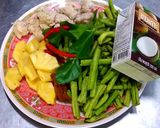 รูปขั้นตอนการทำที่ 2 ของ แกงกะทิไก่สับถั่วฝักยาว