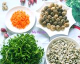 Hình bước làm 1 của món Cháo hến nấm rơm rau đắng