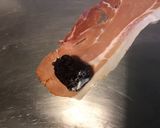 Une image de l'étape 3 de Pruneaux au jambon cru et mozzarella di buffala.