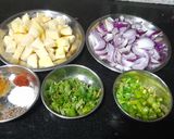 आलू और प्याज़ की सब्जी(aloo aur pyaz ki sabzi recipe in hindi) रेसिपी चरण 1 फोटो