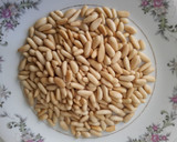 Foto del paso 1 de la receta: Ensalada de espinaca y canónigos con ajo y piñones