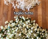 Foto del passaggio 2 della ricetta Orecchiette con zucchine e salsiccia