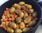 Une image de l'étape 6 de Pommes de terre grenailles et carottes rôties à l ail,cumin et herbes de Provence.