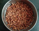 A picture of step 1 of Olan / Pumpkin and black eyed bean curry.