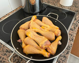 Foto del paso 1 de la receta: Jamoncitos de pollo con patatas estofadas