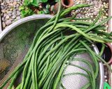 Hình bước làm 1 của món Đậu Đũa Bọc Giò Sống