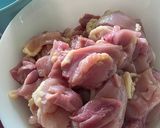 A picture of step 1 of Boneless Chicken Thighs in Oyster Sauce.