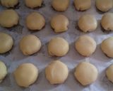 Foto langkah ke 10 dari resep Pia Renyah isi Kenari.