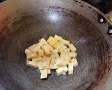 Foto langkah ke 2 dari resep Tumis Tahu Cabai Hijau.