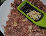 A picture of step 2 of Sumac-beetroo rice with meatballs.