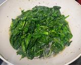 Foto langkah ke 3 dari resep Sauteed Garlic Spinach Recipe (Quick & Flavorful).