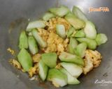 รูปขั้นตอนการทำที่ 3 ของ บวบผัดไข่ #กินผักรักสุขภาพ1