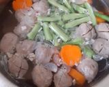 Foto langkah ke 2 dari resep Sop bakso telur puyuh.