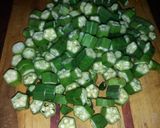 A picture of step 3 of Vendaikkai fry(lady's finger).