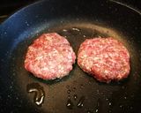 Foto del paso 2 de la receta: Hamburguesa al curry con ensalada de repollo y semillas al tomillo