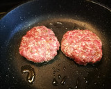 Foto del paso 2 de la receta: Hamburguesa al curry con ensalada de repollo y semillas al tomillo