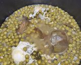 Foto del paso 6 de la receta: Alcachofas y guisantes estofados con huevo