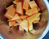 A picture of step 5 of Papaya Dalia smoothie.