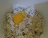Foto langkah ke 2 dari resep Donat Pisang Empuk.