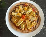 Foto del paso 3 de la receta: 🌱 Pizza pero con tortilla. Champiñones, cebolla, tofu y queso vegano 🌱