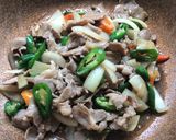 รูปขั้นตอนการทำที่ 3 ของ หมูผัดพริกจาราปิโน่(Jalapeño)