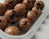 Foto langkah ke 5 dari resep Bola coklat favorite anak.