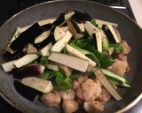 A picture of step 6 of Stir-fried Eggplants & chicken with soy sauce and ginger 🍆🐔.