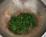 Foto langkah ke 3 dari resep Tumis Kangkung Tiram Tauco.